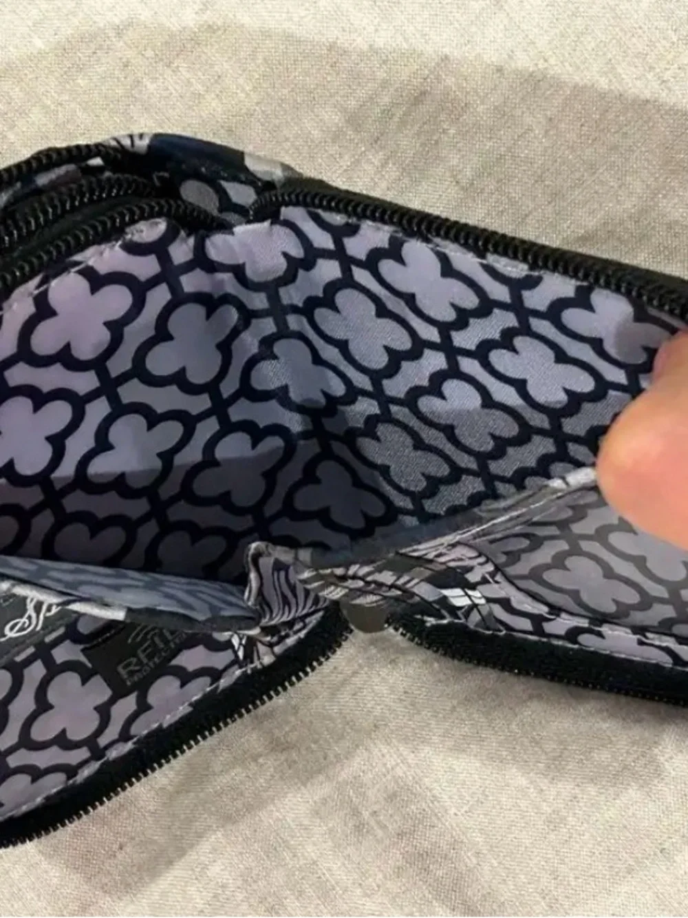 Lug Splits Compact RFID Wallet Lily Grey Print